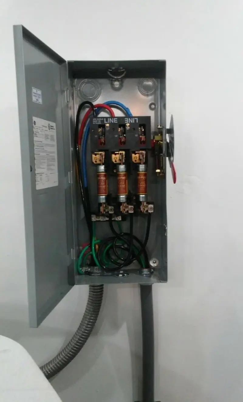 Three-phase disconnect switch installed for Smoke Detector Installation in Port Salerno